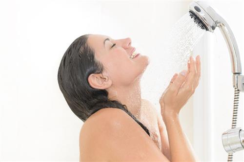 zuhanyzás kánikula idején